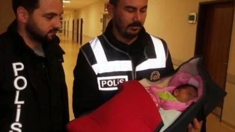 Bomba Sanılan Şüpheli Paketten 20 Günlük Bebek Çıktı