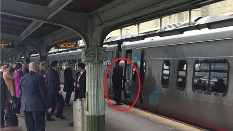 ABD Başkan Yardımcısı Evine Trenle Döndü