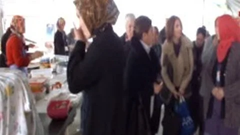 Mersin'de Pazar Yerinde Kadınlara Meme Kanseri Taraması Yapıldı