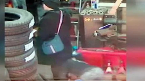 Tamirci Gelen Kadın Müşteriyi Baldırından Isırdı