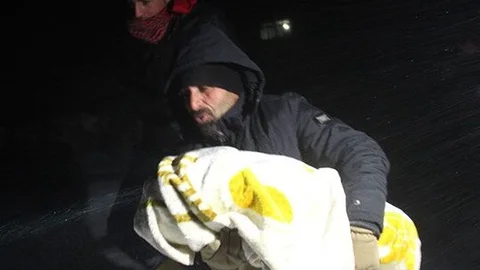 Karda Mahsur Kalan 4 Aylık Bebek İçin Herkes Seferber Oldu