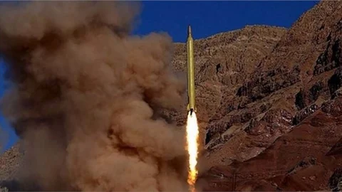 İran Füze Denemesi Yaptı!