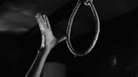 Önce 5 Yaşındaki Kızını Boğdu Sonra İntihar Eti