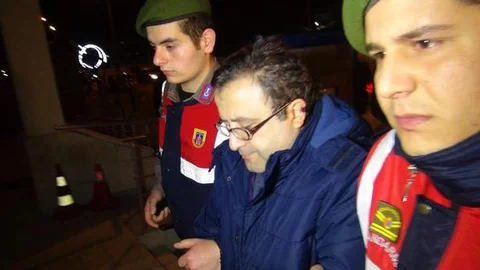 FETÖ'CÜ AKADEMİSYEN AİLESİYLE YUNANİSTAN'A KAÇARKEN YAKALANDI