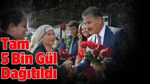 Mersin'de Sevgili Olan Olmayana 5 Bin Gül Dağıtıldı