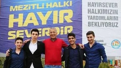 “MEZİTLİ HALKI HAYIRSEVERDİR” AFİŞLERİNİN TOPLATILMASINA TEPKİLER SÜRÜYOR