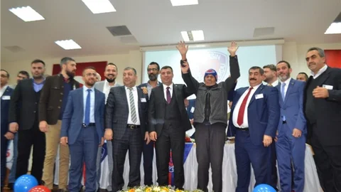 MERSİN İDMANYURDU’NUN YENİ BAŞKANI FUTBOLCULARINA ÖDEME YAPTI