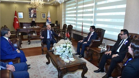 VALİ ÇAKACAK: “MERSİN, VERGİ TAHAKKUK VE TAHSİLATINDA DA MİLLİ DURUŞUNU KARARLILIKLA SERGİLEMEKTEDİR”