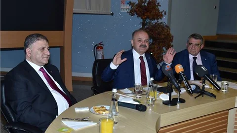 VALİ ÇAKACAK, MERSİN TİCARET BORSASI MECLİS TOPLANTISI’NA KATILDI