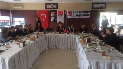 CHP, MERSİN'DE KADIN MUHTARLA BULUŞTU