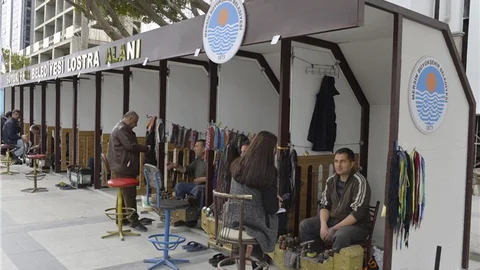 MERSİN AYAKKABI BOYACILARI YENİ YERLERİNİ ALDILAR