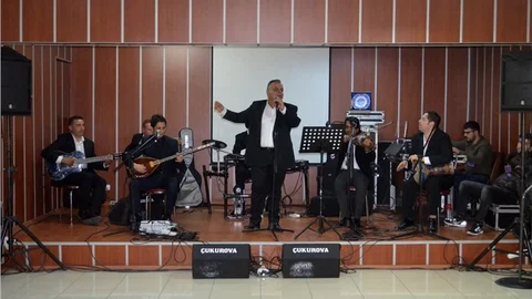 MERSİN’DEKİ MAHKUMLARA MORAL KONSERİ