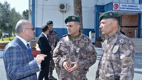 MERSİN VALİSİ ÖZDEMİR ÇAKACAK, ÖZEL HAREKAT ŞUBE MÜDÜRLÜĞÜNDE