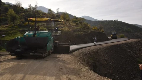 Anamur'da Köylere Sıcak Asfalt Atağı