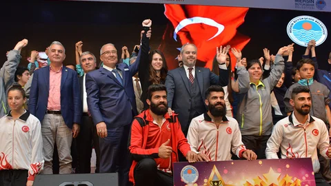 2016 Yılının Başarılı Sporcuları Ödüllendirildi