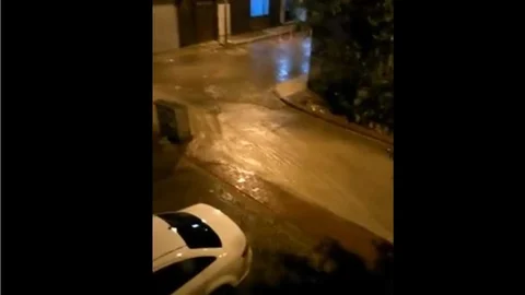 Mersin'de Yağış Gece Yarsısı Başladı, 14 Nisan Cuma Günü Okullar Tatil Olur Mu?