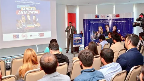 Gençler, Yazılı Basının Geleceğini Antalya’da Konuştu