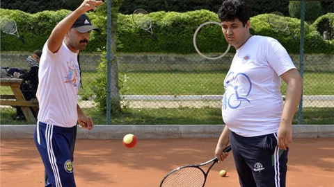 Mersin'de Engelli Bireyler Kortlarla Buluştu 