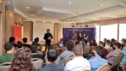 Gençlerin Katılımı ile Yazılı Basının Dijitale Dönüşümü İzmir
