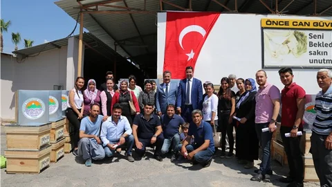 Toroslar Belediyesi 60 Arı Kovanı Dağıttı