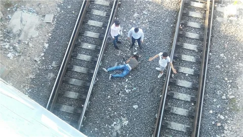 Tarsus'ta İntihar Köprüden Tren Yoluna Atladı