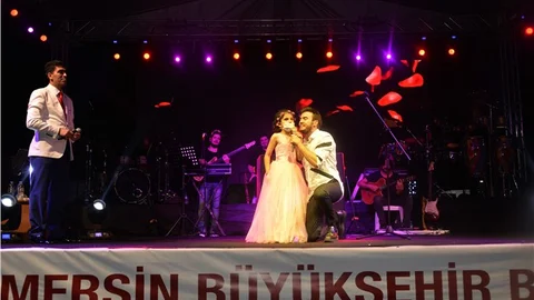 Ceceli Mersin Konserinde Lösemi Hastası Hayranı İle Buluştu