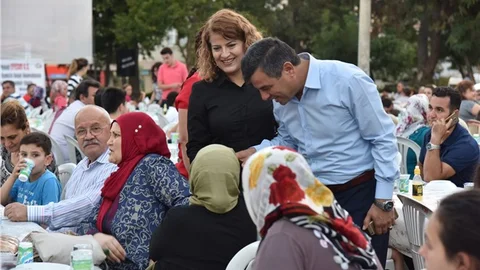 Efecan A.Ş Belediye İşbirliği İle Anamur Sağlık Mahallesinde İftar Sofrası