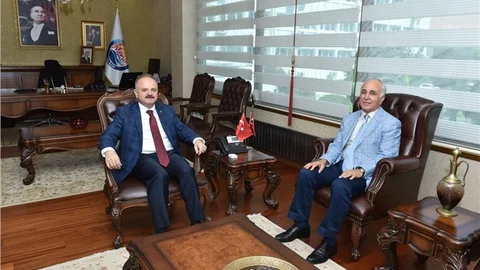 Mersin Milletvekili Çamak’tan Vali Çakacak’a Veda Ziyareti