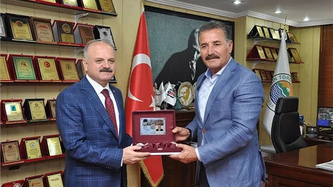 Vali Çakacak’tan Başkan Tuna’ya Veda Ziyareti