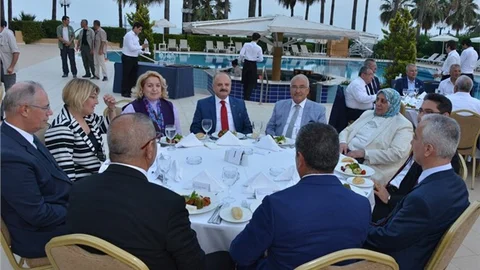 Başkan Kocamaz’dan Vali Özdemir Çakacak’a Veda Yemeği