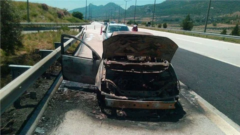 Mersinli Aileyi Allah Korudu, Seyir Halindeki Araç Yandı