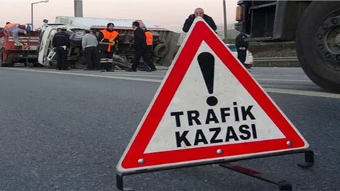 Mersin’de kamyonet takla attı: 3 yaralı