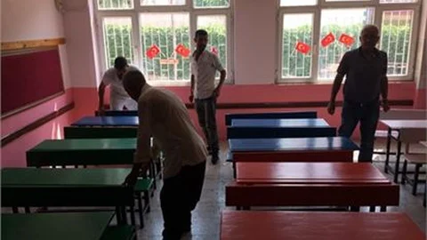 Tarsus’ta "Sıra Sıra Renkler Minik Hayalleri Bekler" Projesi