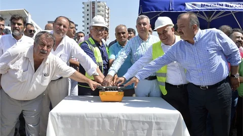 Mersi̇n’de Hi̇zmeti̇n Adı Burhanetti̇n Kocamaz