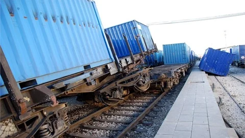 Mersin'de Tren Kazası, Tarsus'ta 2 Yük Treni Çarpıştı