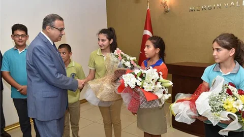 Vali Ali İhsan Su, İlköğretim Haftası’nda Öğretmen ve Öğrencileri Kabul Etti