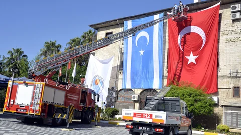 Büyükşehir, Kerkük Bayrağını Mersin’de Dalgalandırıyor