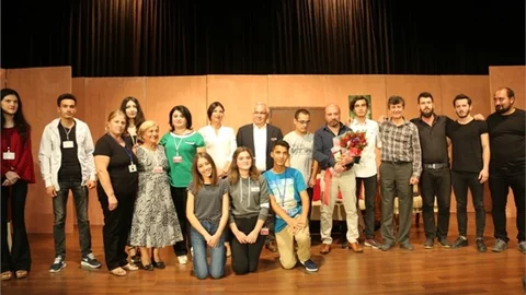 Erdemli Belediyesi Şehir Tiyatrosu Sezana Hızlı Başladı