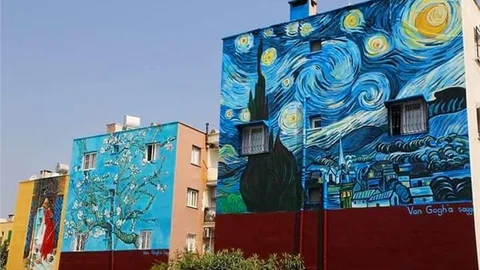 Mersin Sokaklarından Sanat Galerisini Andıran Görüntüler