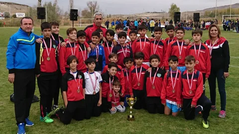 Mersin'de Çocuk Polisi Futbol Takımı Üçüncü Oldu