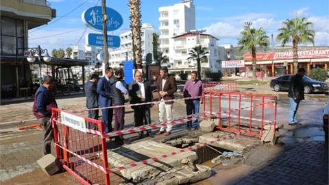 Başkan Tollu, Yoğun Yağıştan Sonra Erdemli'de İncelemelerde Bulundu