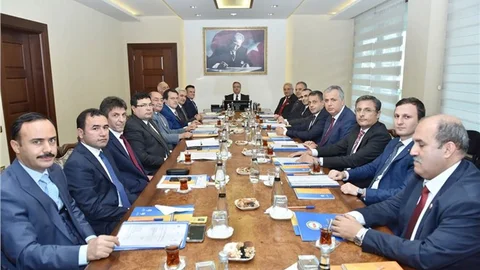 Vali Ali İhsan Su Vali Yardımcıları ve Kaymakamlarla Bir Araya Geldi