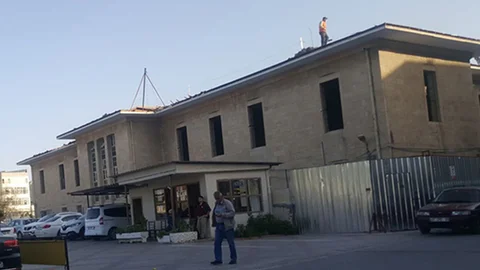 Eski Tarsus Adliye Binasında İnşaat Çalışmaları Devam Ediyor