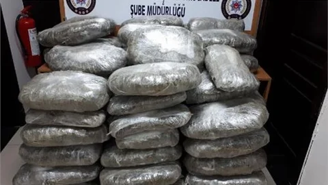 Kamyon Kasasında 193 Kilo Esrar Ele Geçirildi