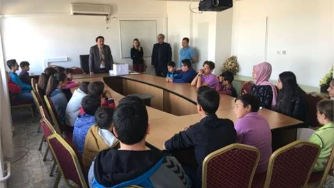 Bozyazı'da Öğrenciler Sandık Başına Gitti