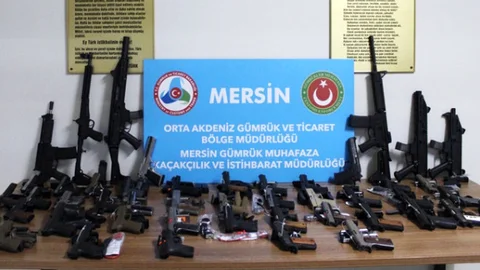 ABD'den Gelen Gemide 47 Adet Silah Ele Geçirildi