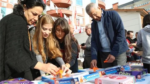 Mezitli'de Düzenlenen Beyin Şenliği, Her Yaştan İnsanı Buluşturdu