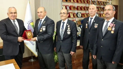 Muharip Gaziler Derneği Erdemli Belediyesini Ziyaret Etti