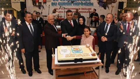 Tarsus Belediye Çalışanları Avrupa ve Türkiye’de Aldıkları Kalite Ödülünü Kutladı