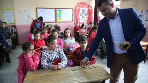 Erdemli Belediyesi İlkokul Öğrencilerine Geri Dönüşüm Semineri Verdi